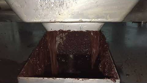 Small-scale cocoa liquor processing