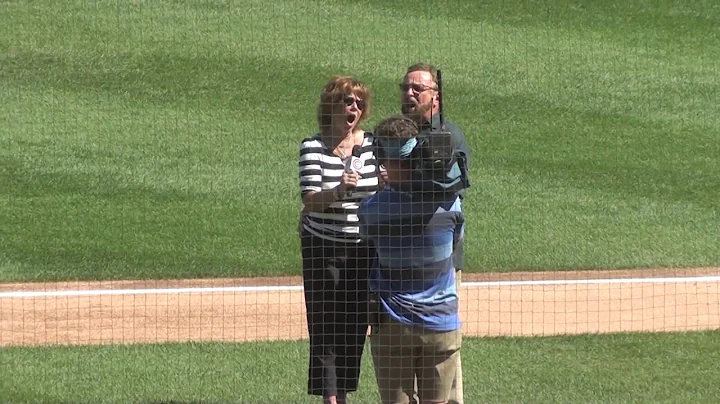 Wayne & Kathleen Messmer Sing The National Anthem ...