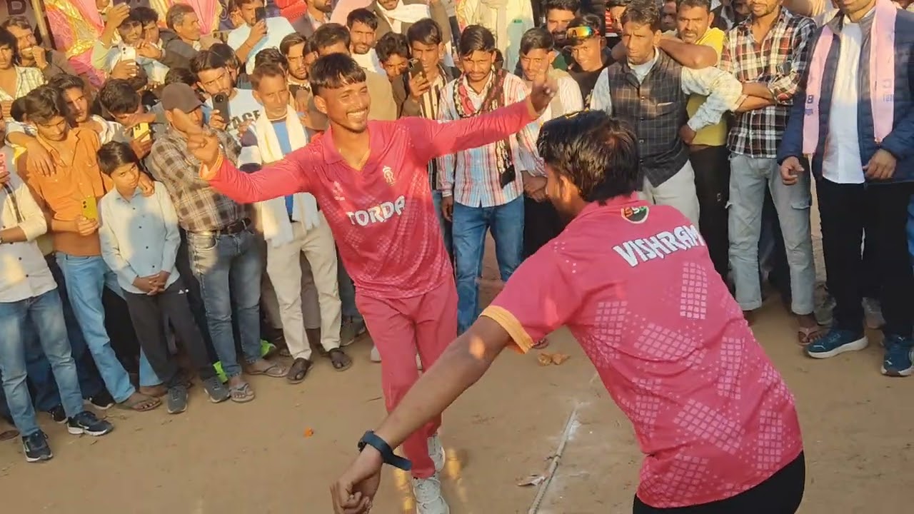 Dancer sushil torda bcc cricket ground me match jitne ke baad enjoy karte hoye dancer sushil torda 🙏