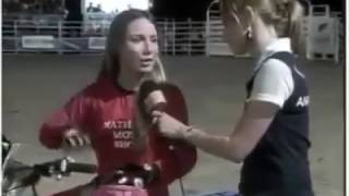 GAROTA FAZ APRESENTAÇÃO AO VIVO E CAI NA FRENTE DA CAMERA
