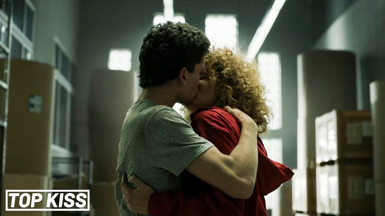 Money Heist La Casa De Papel Kissing Scene Denver And Monica Jaime Lorente And Esther Acebo