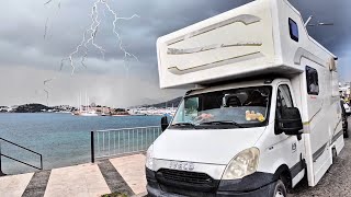 Bodrum kumbahçede Yağmurlu Bir Günde Karavan Keyfi: Ailece huzurlu anlar