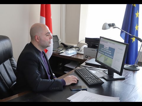 რუსთავში ბინის მიღების მოთხოვნით დევნილი ოჯახების განაცხადების შევსება მიმდინარეობს