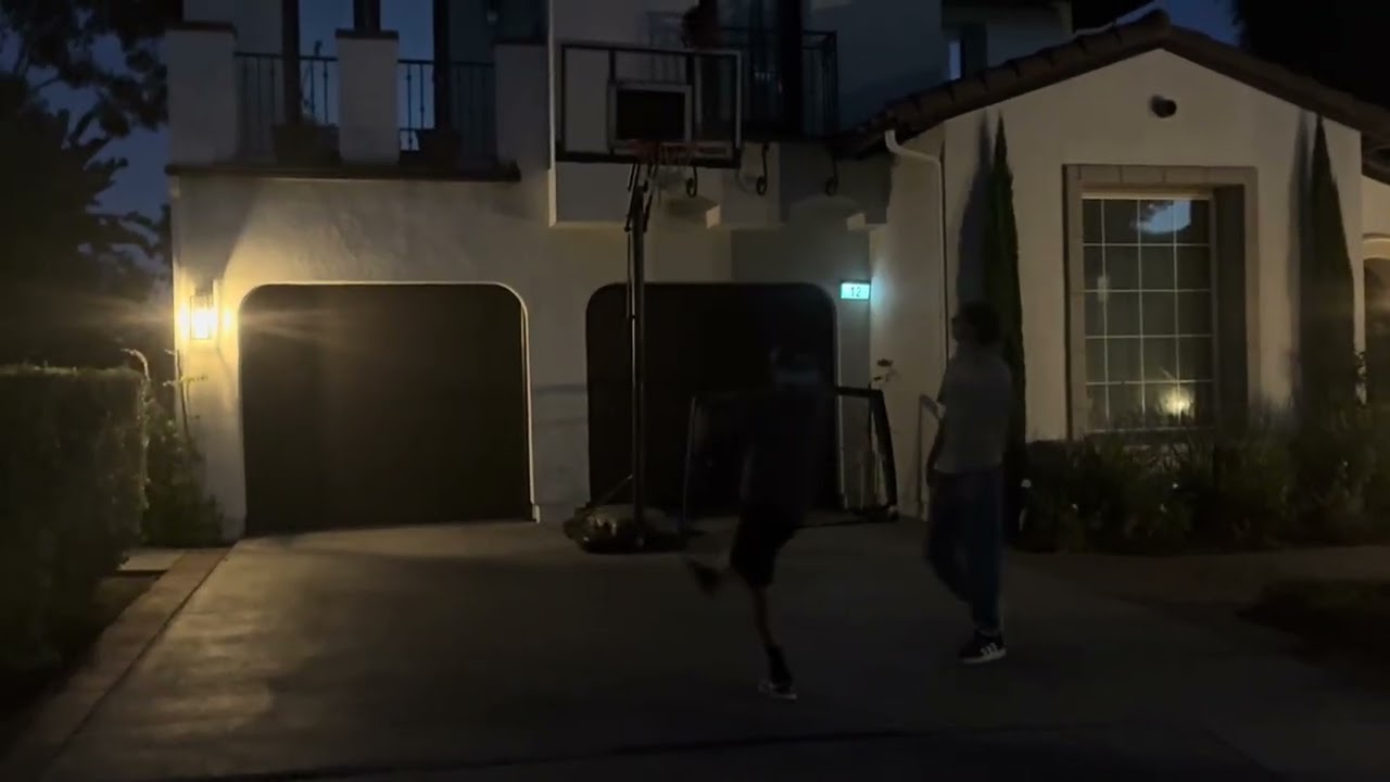 Playing HORSE with my friends football play vs basketball player! Like and subscribe 