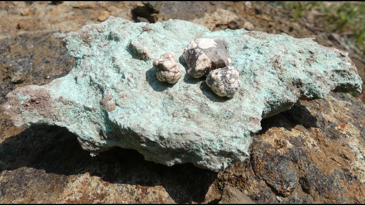 Finding Copper Nuggets And Plates in Michigan Mines With Datolite