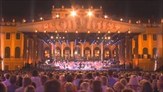 Фрагмент концерта Андре Рье у дворца Шенбрунн в Вене летом 2006