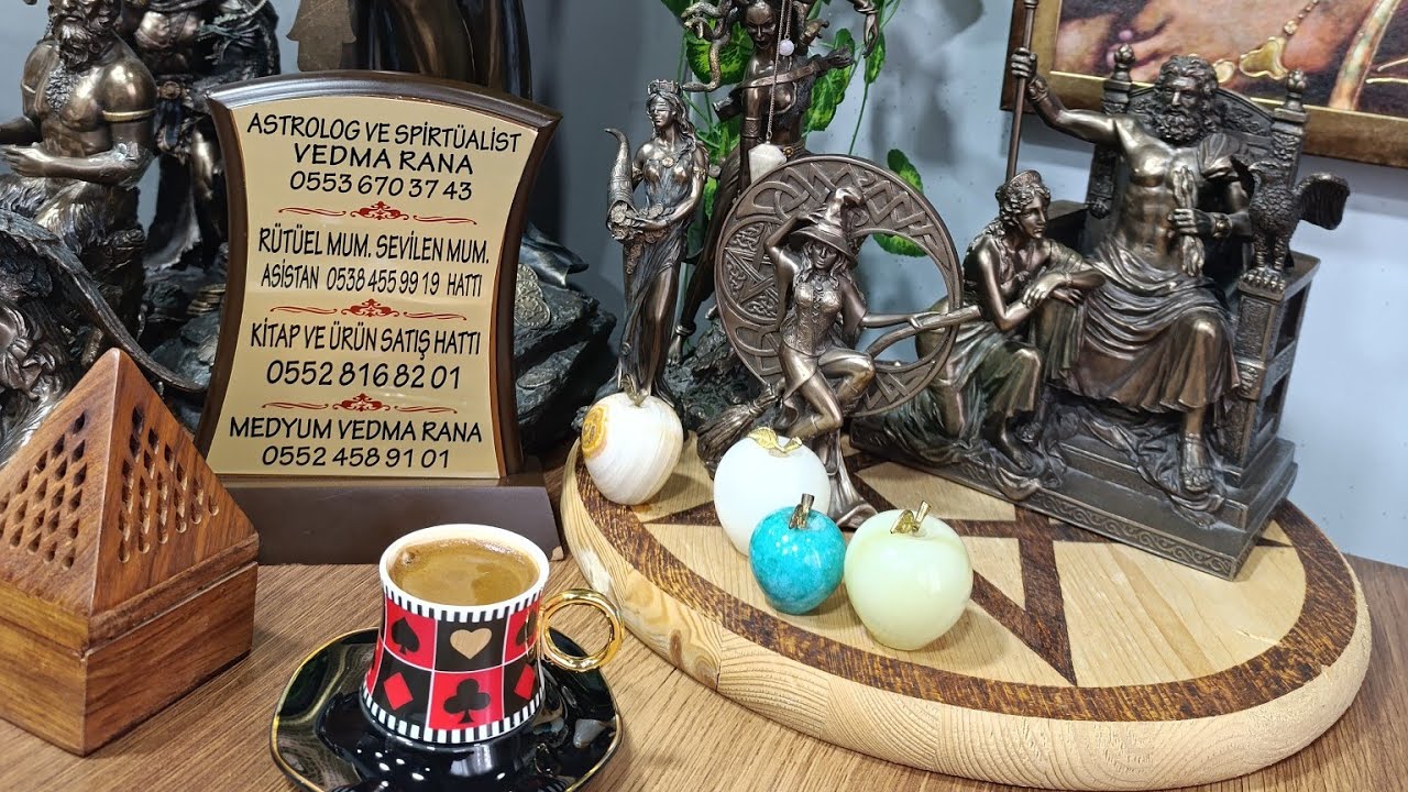 Bir deste seç Aklındaki kişinin sana olan hisleri tarot yorumu