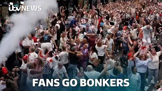 Download Lagu Chaos and joy: Watch England fans' live reactions to Chloe Kelly's Euro final penalty | ITV News MP3 Download Lagu Chaos and joy: Watch England fans' live reactions to Chloe Kelly's Euro final penalty | ITV News MP3