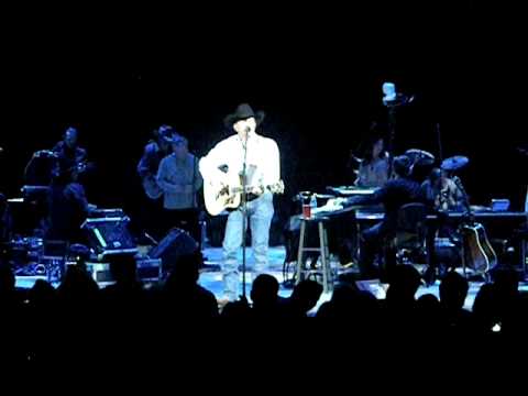 George Strait - Give It Away - concert in Knoxvill...