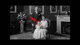 Archaeologists Were Shocked After Zooming Into This 1903 Family Portrait