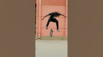 Varial heelflip. Slow motion. Music from @dreadwardbernays  #skateboarding