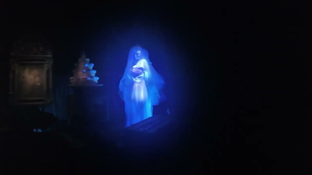 Haunted Mansion at WDW Magic Kingdom in 4k