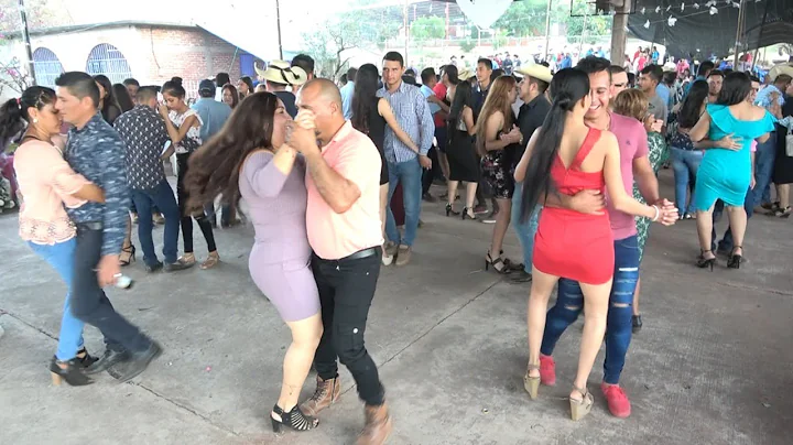 Bailazo !!  -Los mejores bailes Ajuchitlan del Pro...