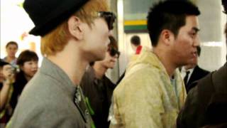 111009 SHINee at JFK airport (New York)