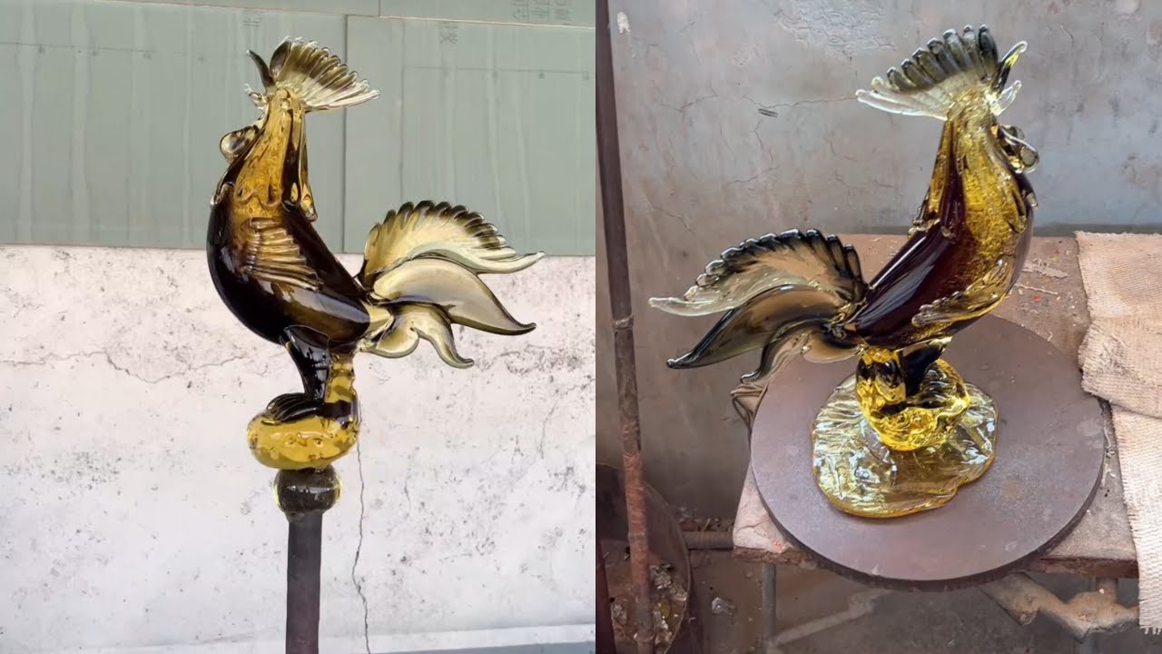 Glass Mastery: Unveiling a Spectacular Rooster Sculpture!