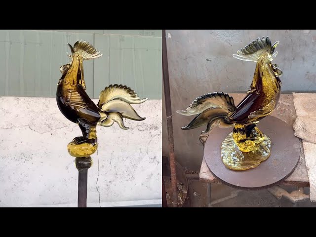 Glass Mastery: Unveiling a Spectacular Rooster Sculpture! class=
