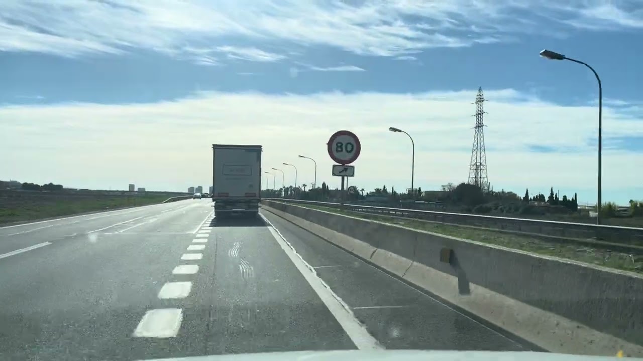Conduciendo y comentando antes de que llegara el viento hoy jueves 