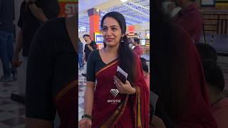 നവൻറ പതയ നയക നത കഷണ അനനയ Aneena & Neethu Krishna Spotted At Vanitha For Prathichaya