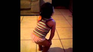 Gaby , Dançando Os Havaianos .