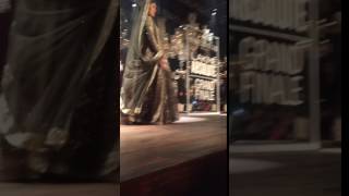 Grand Entry Of Kareen Kapoor Khan At Lakme Fashion Week