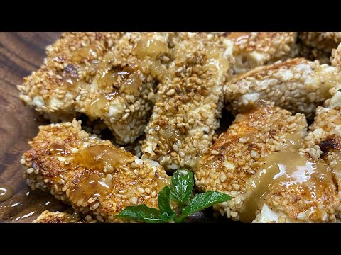 Feta con semi di sesamo