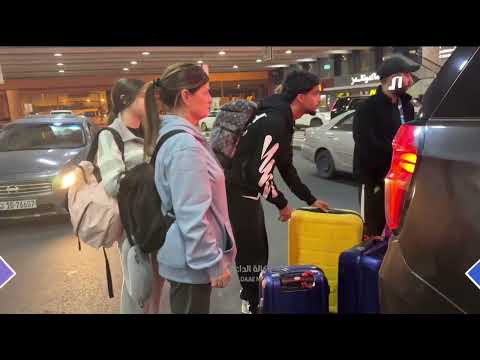 وصول اللاعب زيدان اقبال وزوجة المدرب كاساس إلى الكويت