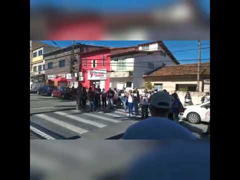 Servidores de São Pedro realizam protesto contra pagamento de vale-transporte através de cartão