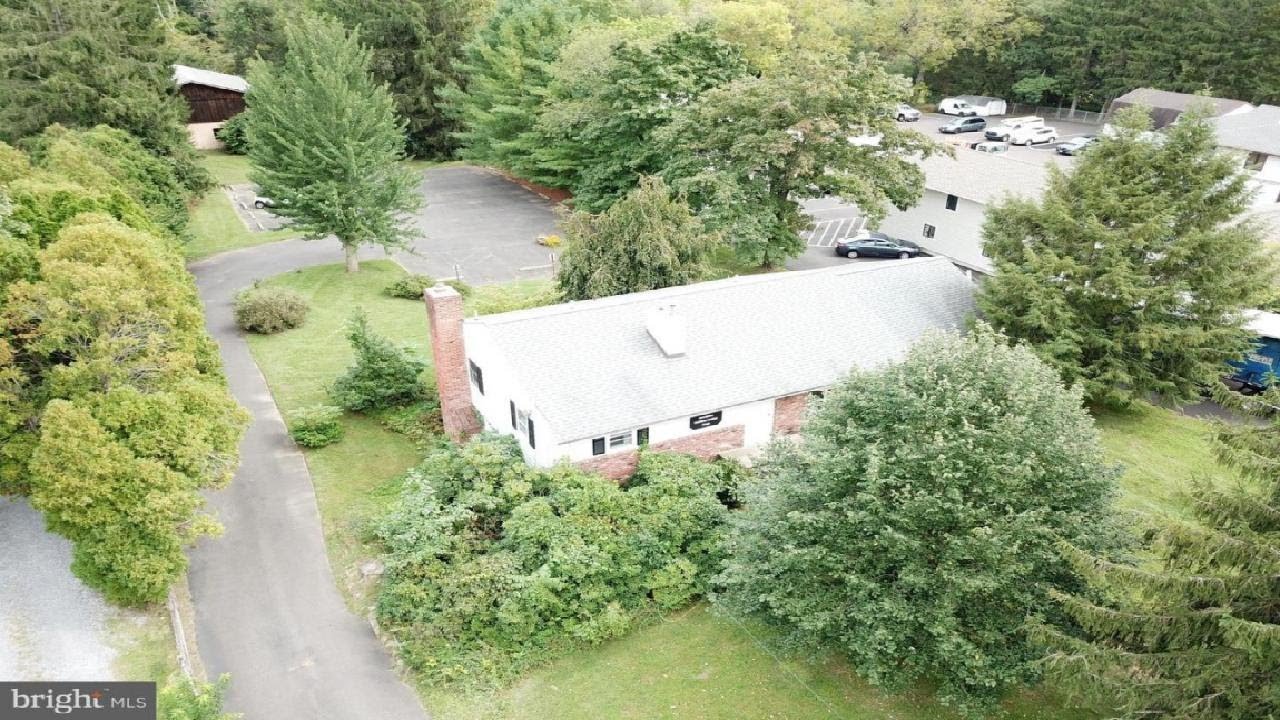 1086 TAYLORSVILLE RD, WASHINGTON CROSSING, PA Presented by Team Sharif