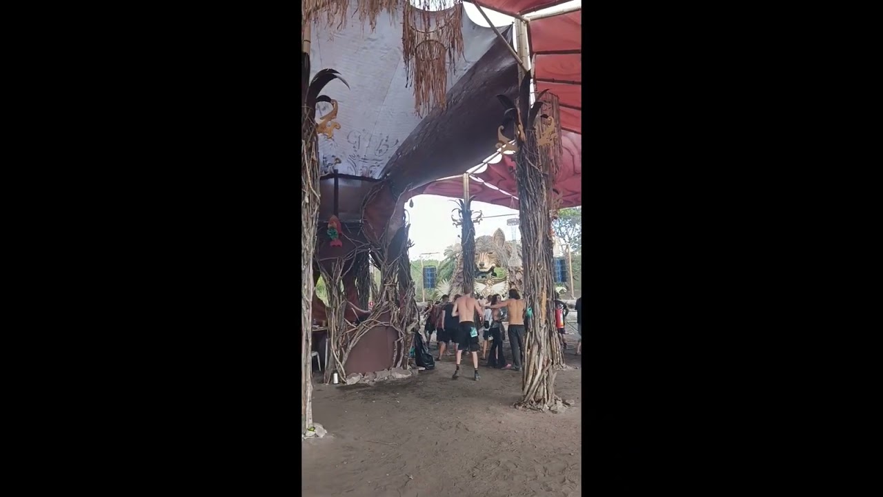 Caminho até a pista do Torus Festival, às 6 da manhã, na chapada Diamantina! Gravei com vergonha.