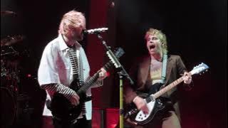 Wrapped Around Your Finger  - The 5 Seconds of Summer Show @ Palacio Vistalegre, Madrid (24/09/2023)