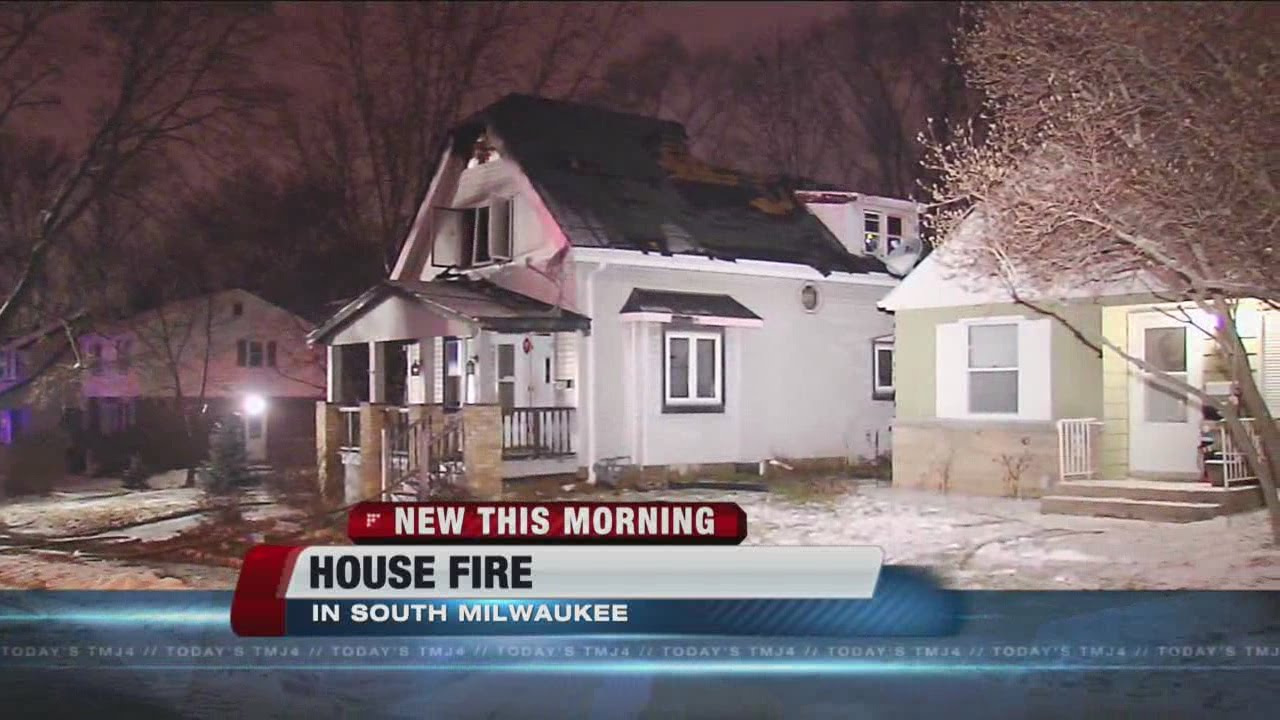 Fire tears through roof of home in South Milwaukee - YouTube
