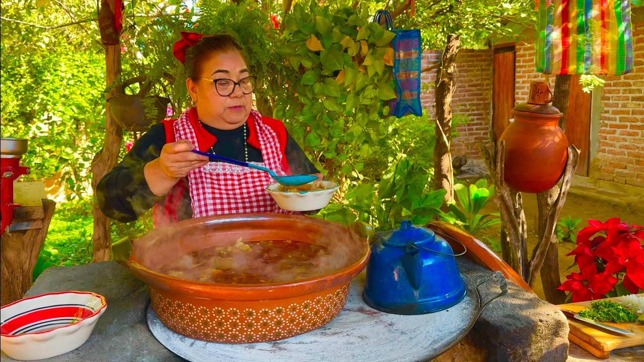 MENUDO ROJO muy  saboroso!! || Ay Nomas