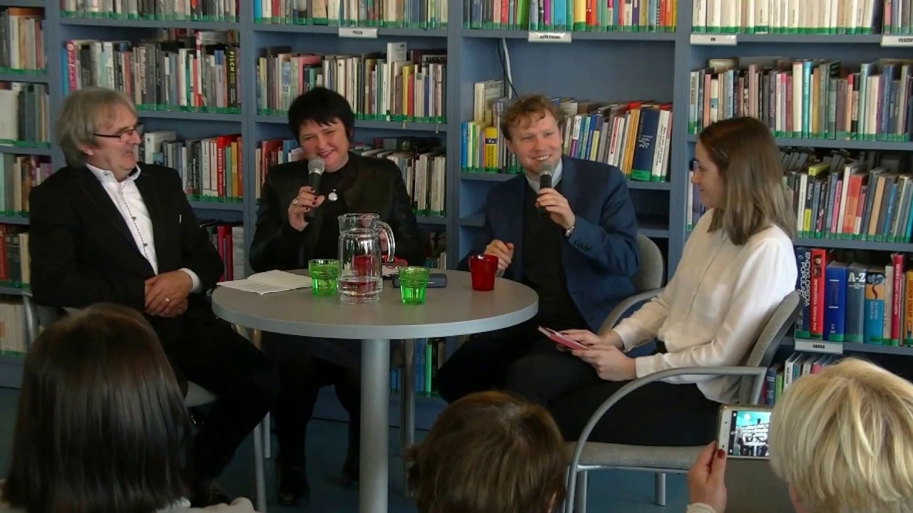 video to gif OLSZTYN24: Spotkanie autorskie z ks. Karolem Misiewiczem w Planecie 11