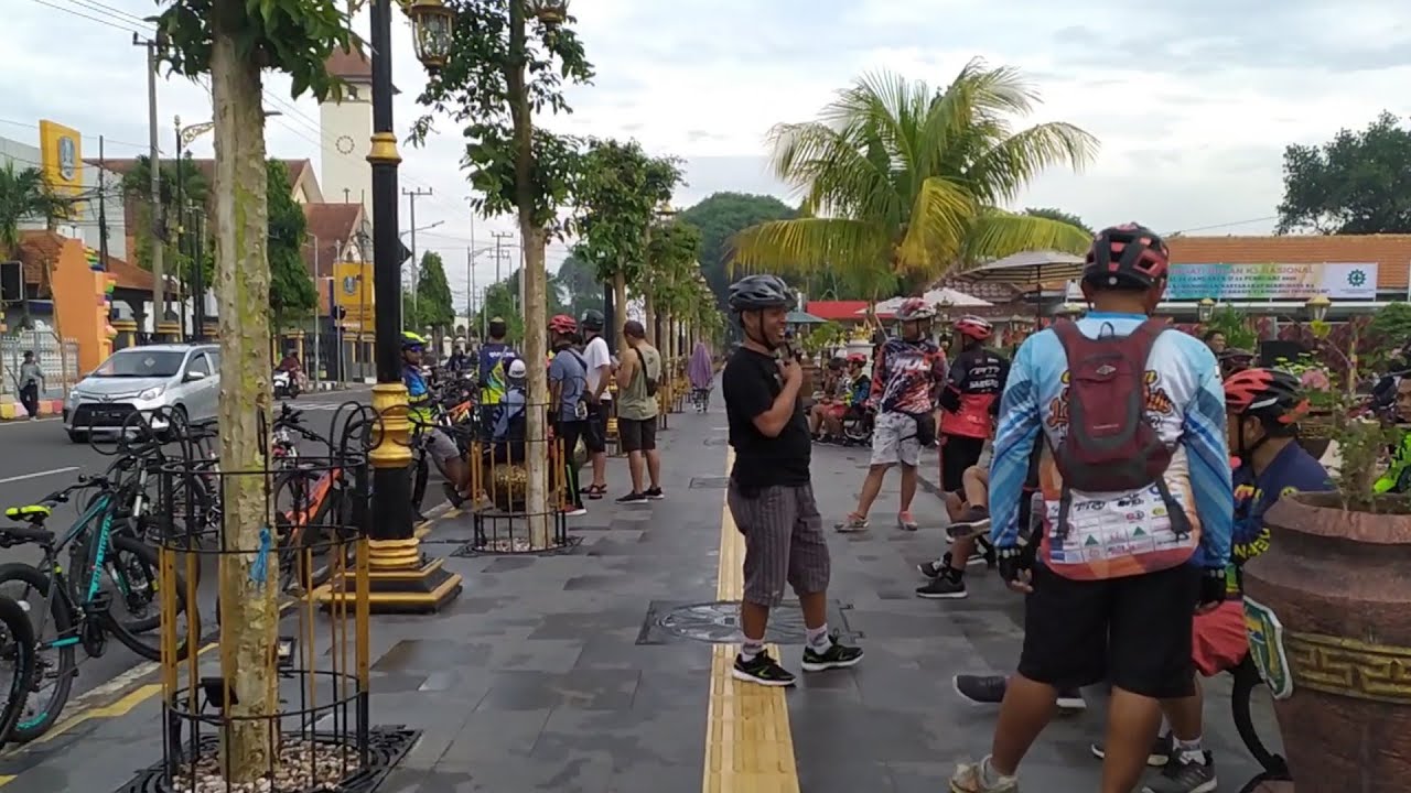 Gowes kesiangan otw jalan pahlawan madiun, rame banget...!!! - YouTube