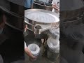 Swing vibrating screen