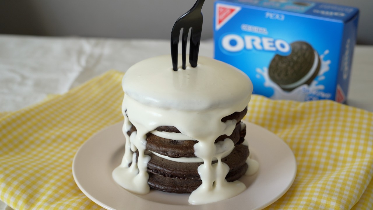 Oreo Pancakes with Cream Cheese Sauce オレオパンケーキのクリチがけ