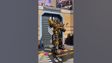 Life size BUMBLEBEE at Universal Studios