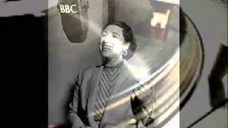 Müzeyyen Senar Evlerinin Önü Mersin 1