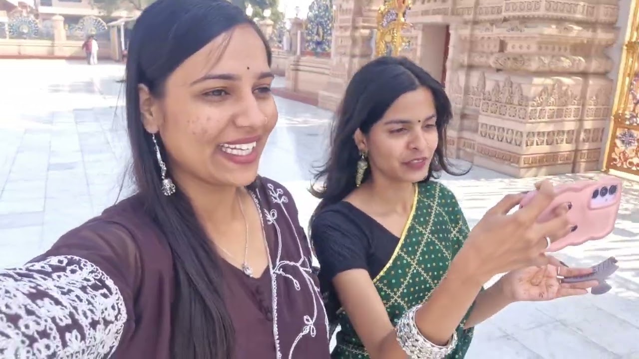 टीम के साथ किए बरसाने में राधा रानी के दर्शन 🥺🦚 Vlog by Tanu tiwariji || Barsana vlog || Ladli ju ||