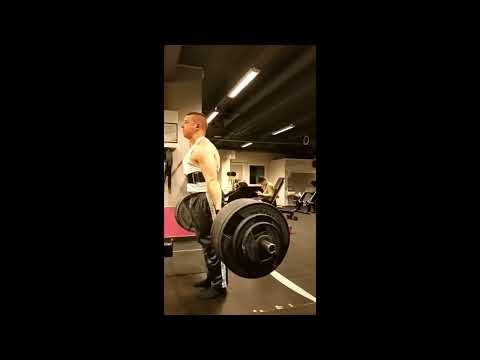 manlet kills his back doing 250kg behind the back deadlift