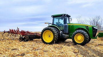 John Deere 8235R chisel plowing