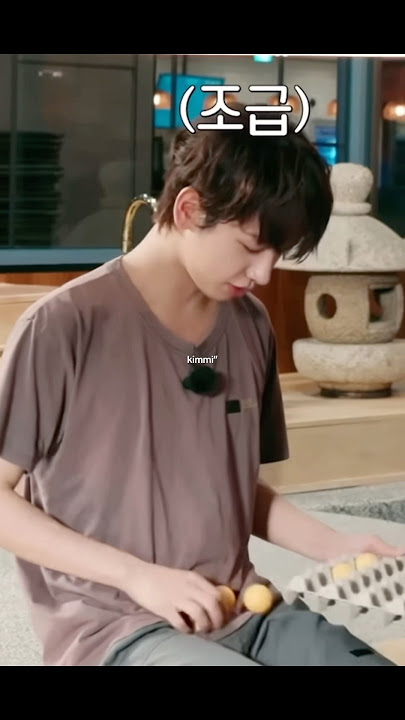 Jaehyun struggling with his balls😂