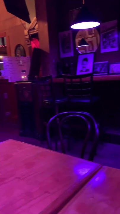 toronto-canada-is-one-of-the-few-remaining-bars-with-live-bands