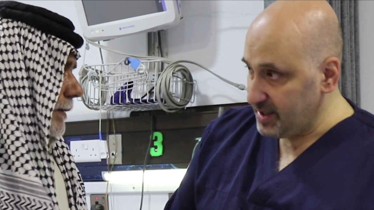 معالجة تمزق ونزف دموي من أم دم الشريان الأبهر البطني بواسطة الشبكة