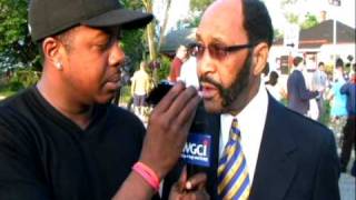 Leon Rogers speaks with Mayor Rudy Clay at the home of Michael Jackson