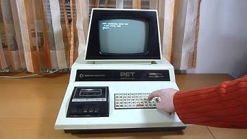 Commodore PET 2001 playing PAC-MAN & SPACE INVADERS
