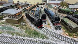 Class 9F passes the steam engine sidings pulling a heavy boulder train. 92212 Class 9f Pulling A Heavy Boulder Train Past The Hotel