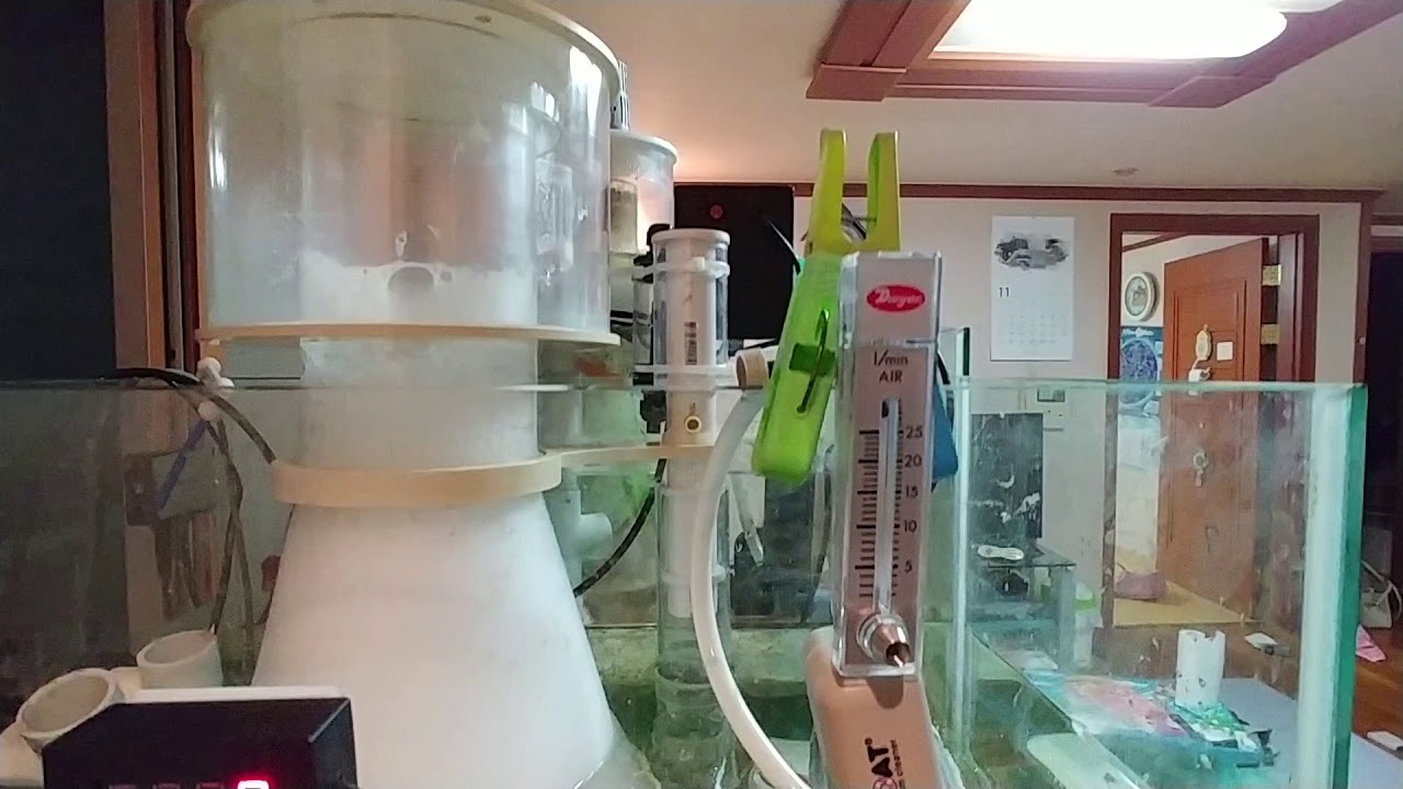 measuring Air intake of needle wheel pump on Dwyer flow meter