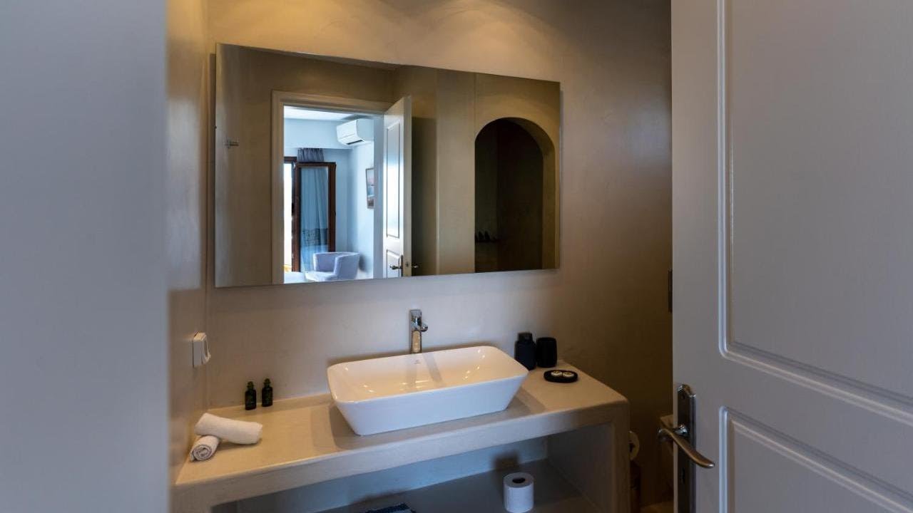 Anamnesis City Spa, Fira, Greece