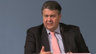 Pressekonferenz zur Förderung der Elektromobilität(Pressekonferenz zur Förderung der Elektromobilität mit Bundeswirtschaftsminister Sigmar Gabriel, Bundesfinanzminister Wolfgang Schäuble und ..., 2016-04-27T11:03:31.000Z)